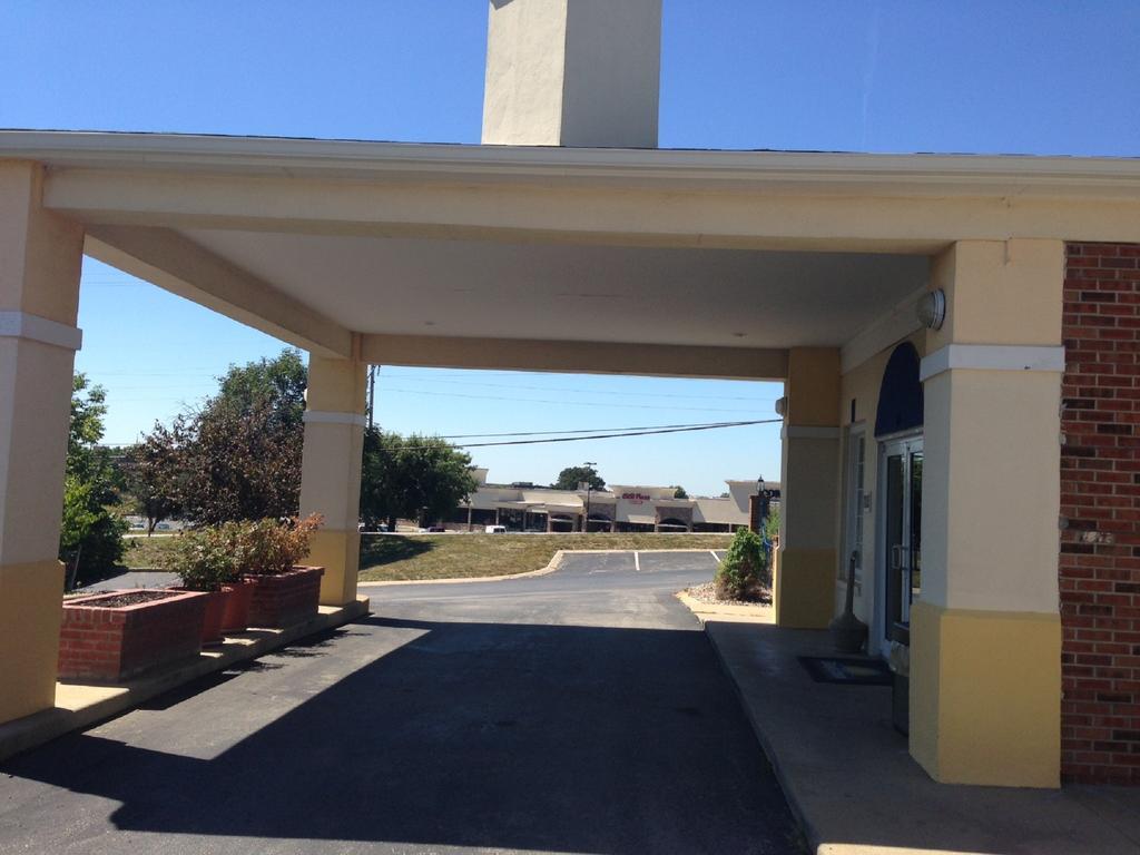 Days Inn By Wyndham Liberty/Ne Kansas City Buitenkant foto