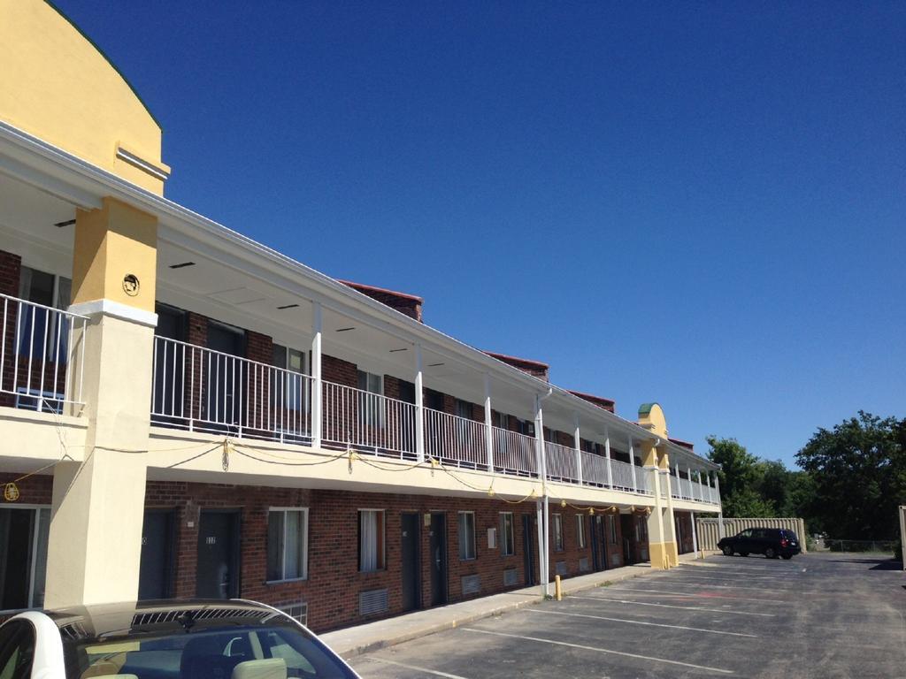 Days Inn By Wyndham Liberty/Ne Kansas City Buitenkant foto