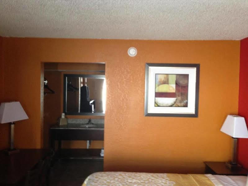 Days Inn By Wyndham Liberty/Ne Kansas City Buitenkant foto